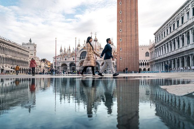 Private Photo Shoot in Venice with Gondola Ride - Your Photo Book by Mail After One Week