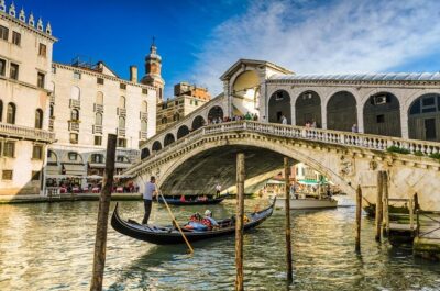 Private Photo Shoot in Venice with Gondola Ride Included - Your Photographer, Enzo: How the Session Actually Runs