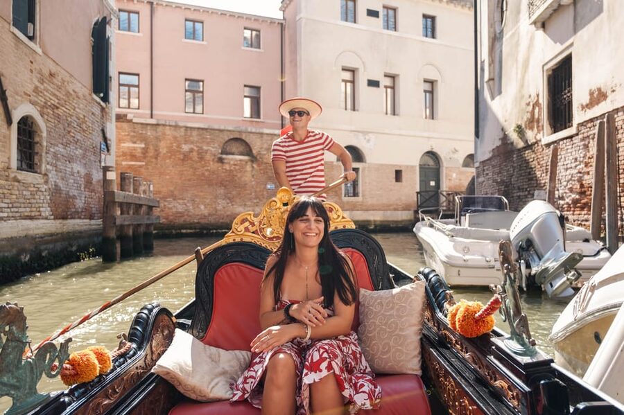 Private Photoshoot of Your Gondola Ride in Venice - Key Points to Know Before You Book