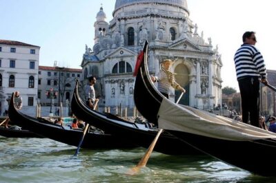 Private Tour: Venice Gondola Ride with Serenade - Stop-by-stop: the specific sights you’ll glide past