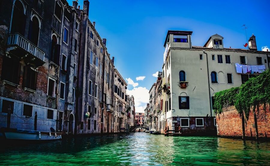 Private Venice Walking Tour and Gondola Ride - San Moisè Church to Teatro La Fenice: Art You Can Read on a Walk
