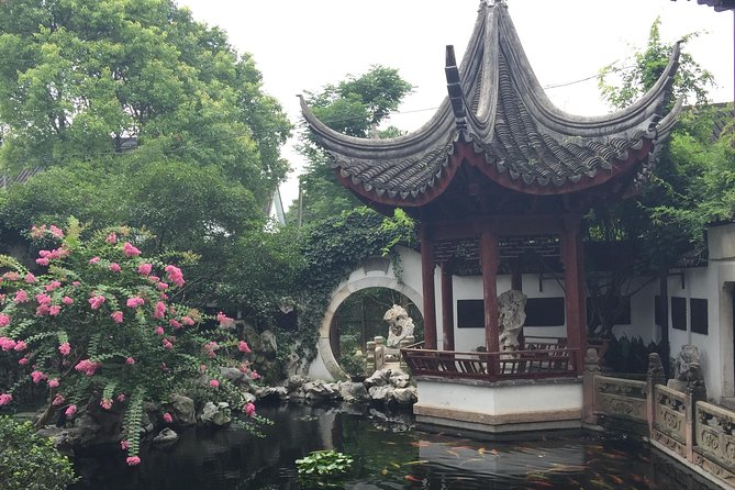 Private Zhujiajiao Ancient Town and Harmony Garden Day Tour with Gondola Ride - Your guide and how it changes the town experience