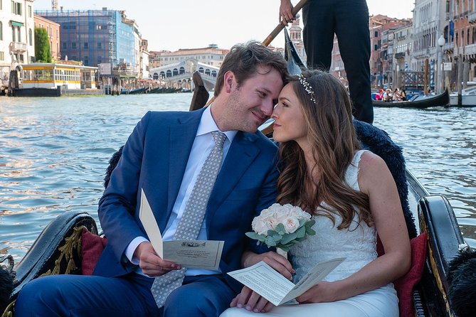 Renew your wedding vows on a romantic gondola - Meeting at Calle Larga S. Marco: Roses First, Calm Second