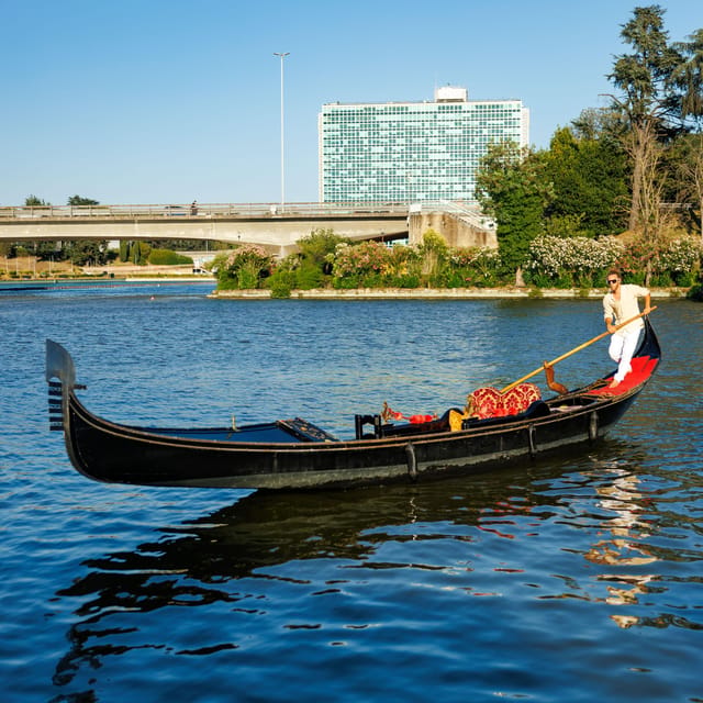 Roma: The one and only Roma Gondola tours on the lake! - Rules that affect your comfort: bring ID, keep it light