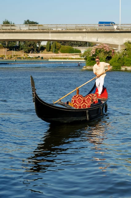 Roma: The one and only Roma Gondola tours on the lake! - Price and value: is 39.86 a fair deal?