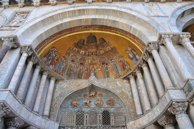 Saint Marks Basilica, Doge's Palace and Gondola tour in Venice - Doge’s Palace: Rulers, Power, And The Prison Story That Lingers