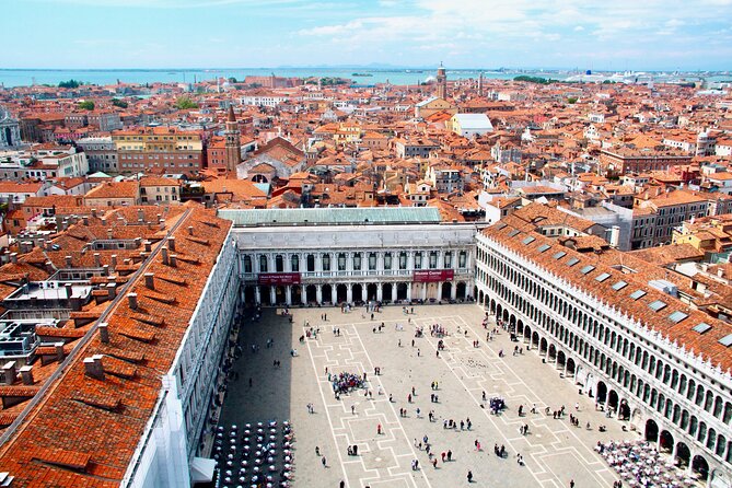 Saint Marks Basilica, Doge's Palace and Gondola tour in Venice - Ateliers Stop: The Included 30 Minutes After the Palace