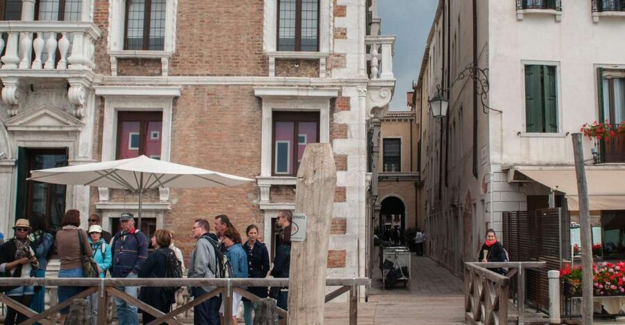 Secret Venice & Gondola Tour - Key Things You’ll Notice on This Secret Venice & Gondola Tour