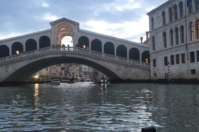 Skip the Line: Best of Venice Private Tour Including San Marco Doges' Palace and Gondola Ride - Practical Gotchas: Dress Code, Green Pass, and the €5 Access Fee