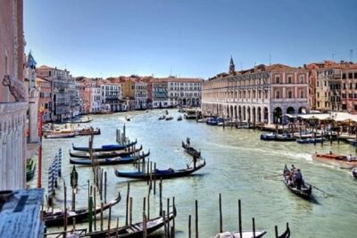 Skip-the-Line Venice Private Tour Including St Mark Doges Palace & Gondola Ride - Rialto Bridge without the chaos: finishing your walking route