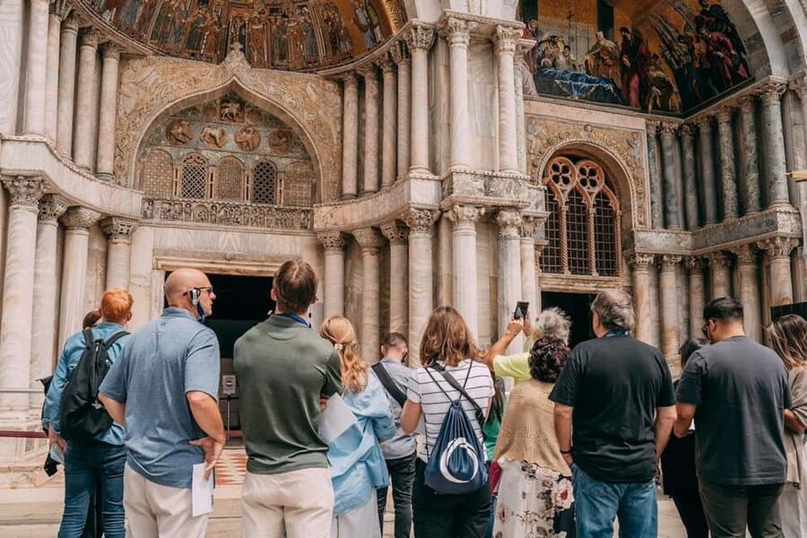 St. Mark's Basilica Tour with Priority Entrance + Gondola - Priority Entrance at Piazza San Marco: Your First Win Starts Immediately