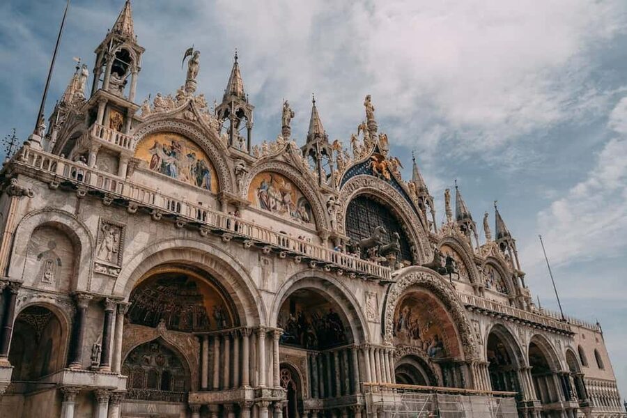 St. Mark's Basilica Tour with Priority Entrance + Gondola - Byzantine Mosaics: What Those 8,000+ Square Meters Mean