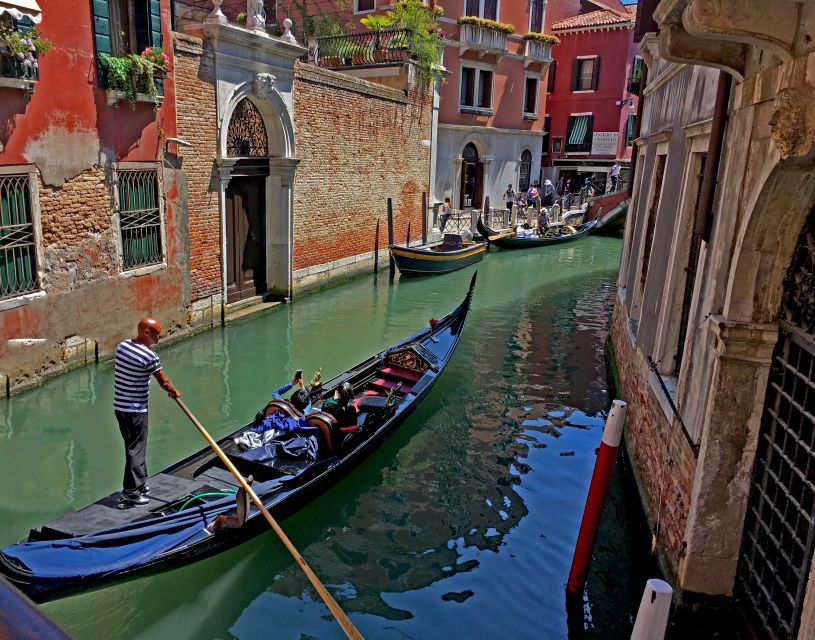 Tour of Doge's Palace and Gondola Ride - Meeting point and getting oriented fast