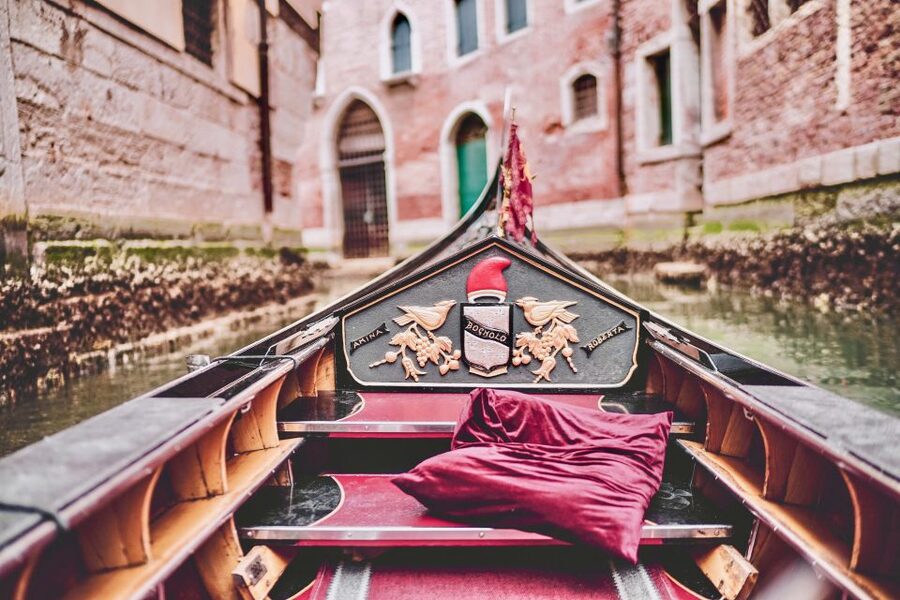 Venice: 30 min Gondola Ride on the Grand Canal with Guide - What the Guide Does on the Water (And Why It’s Worth Paying More)