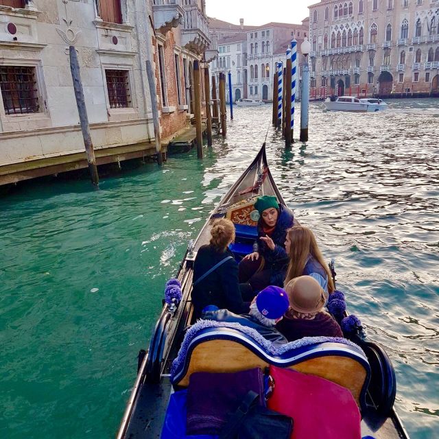 Venice: 30 min Gondola Ride on the Grand Canal with Guide - Tipping and End-of-Ride Pressure: Plan for the Human Side