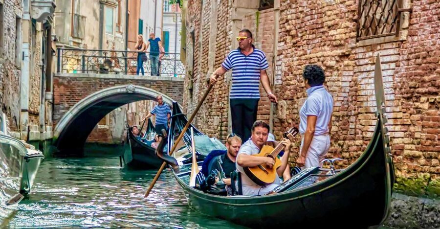 Venice: 30-Minute Gondola Ride on Grand Canal with Serenade - Key highlights worth clocking before you go