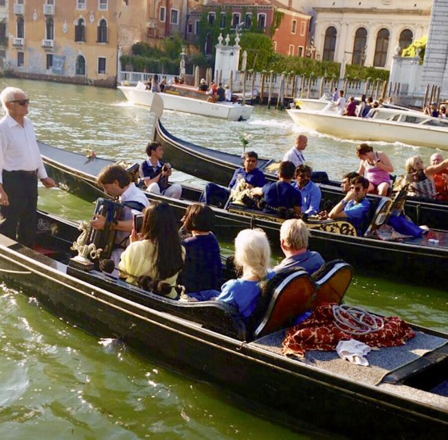 Venice: 30-Minute Gondola Ride on Grand Canal with Serenade - A serenaded gondola is the fastest way to get the Venice feeling