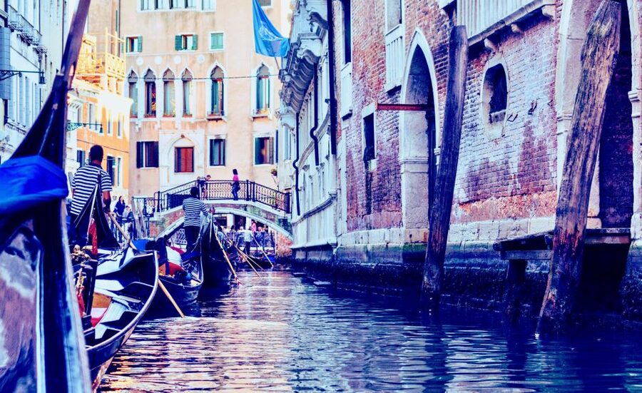 Venice: 30-Minute Gondola Ride on Grand Canal with Serenade - Where you meet: Santa Maria del Giglio makes the start easier