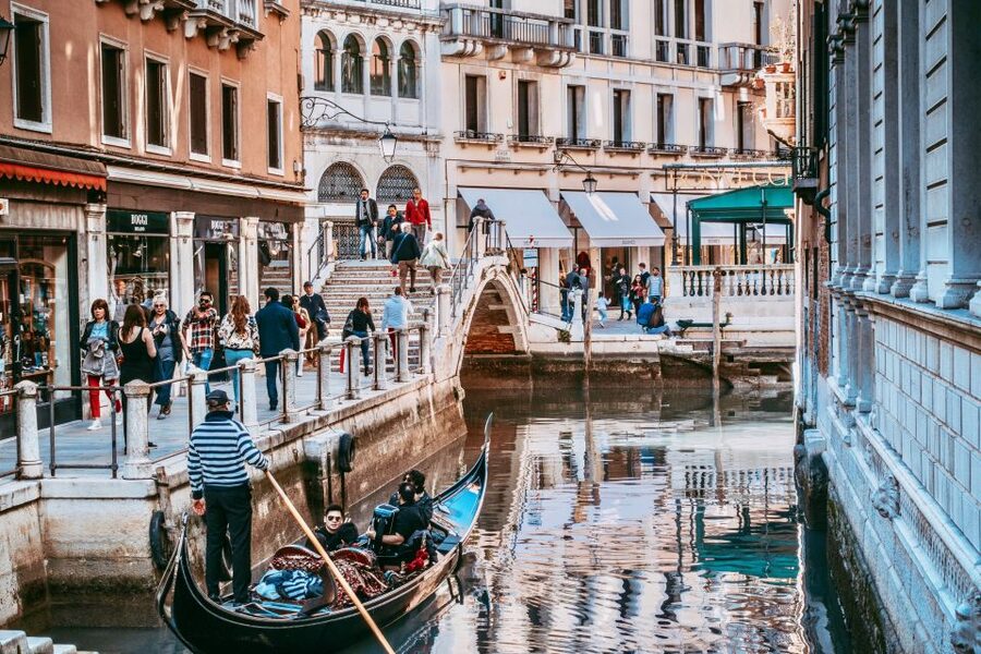 Venice: 30-Minute Gondola Ride on Grand Canal with Serenade - Route walkthrough: from Santa Maria della Salute toward the Punta della Dogana mood