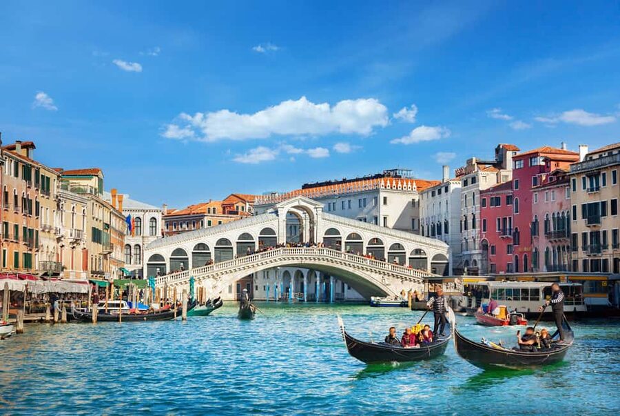 Venice: 30 minutes Enchanting Gondola Ride - How Smooth Is the Experience: Timing, Group Size, and Comfort