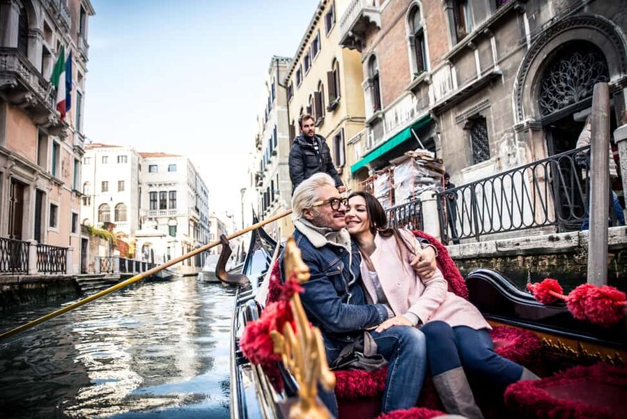 Venice: 30 minutes Enchanting Gondola Ride - Value for Your Time: When This Short Ride Makes Sense