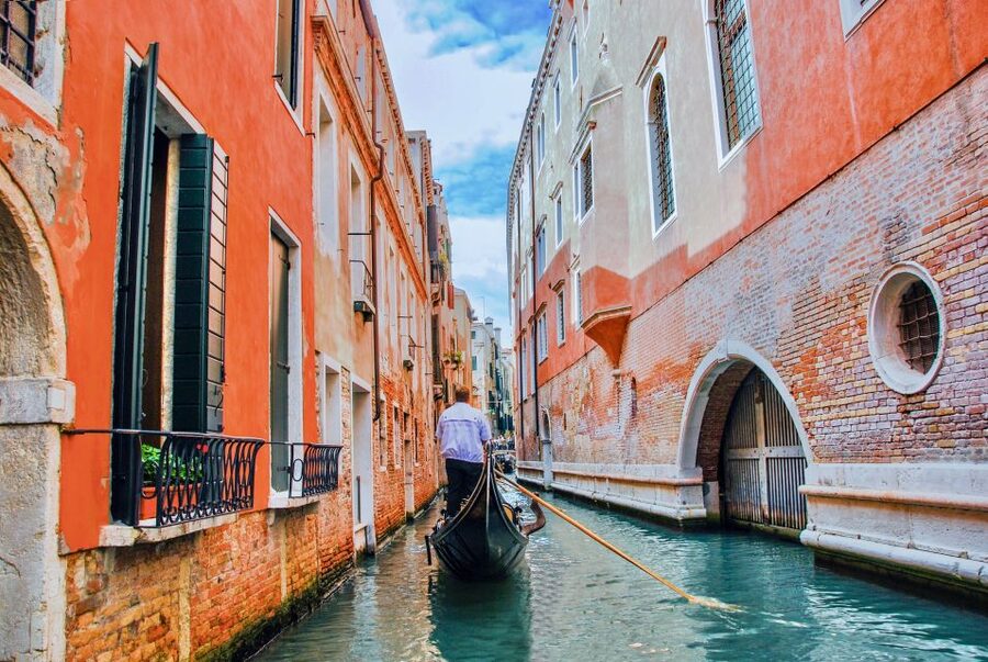 Venice: Basilica and Doge's Palace Tour with Gondola Ride - Skip-the-line St. Mark’s and Doge’s Palace: the value of a timed combo