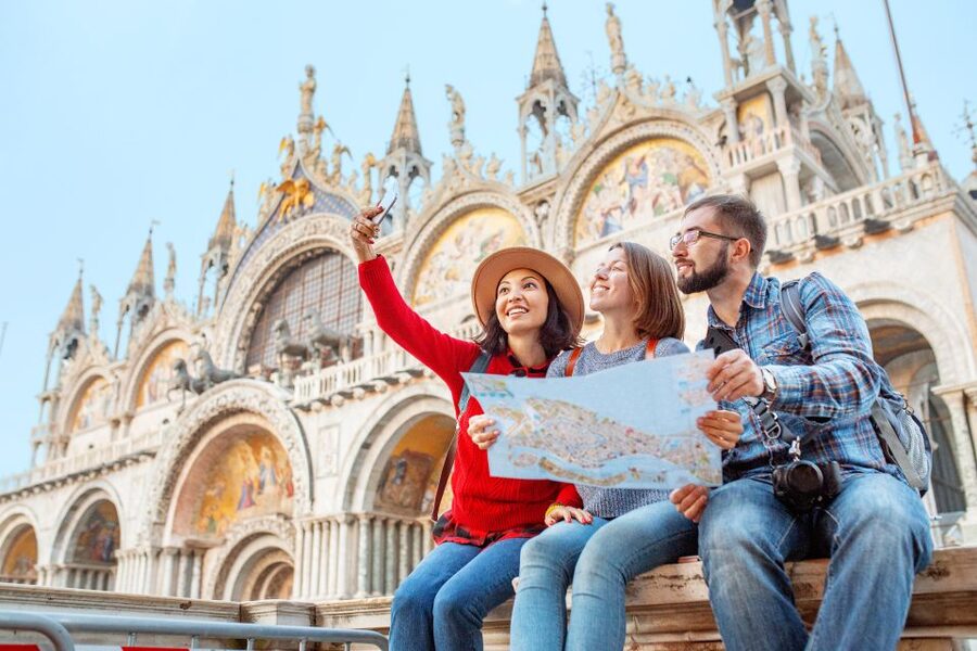 Venice: Basilica and Doge's Palace Tour with Gondola Ride - Gondola ride at 3:00 PM or 5:15 PM: what’s included and what isn’t