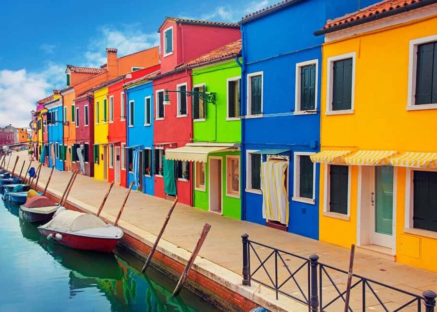 Venice: Basilica, Doge's Palace, Gondola and Lagoon Islands - Burano island time: canals, colors, and a guided walk