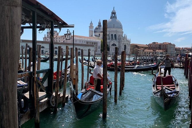 Venice Classic Gondola Ride Along Grand Canal and Hidden Corners - La Fenice And San Moisè: Mixing Big Names With Narrow Canals
