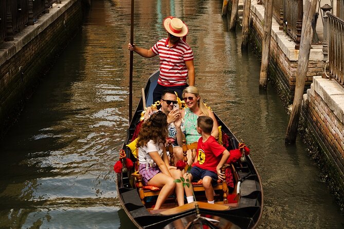 Venice Classic Gondola Ride Along Grand Canal and Hidden Corners - Weather Reality: What Rain Changes (And What It Doesn’t)