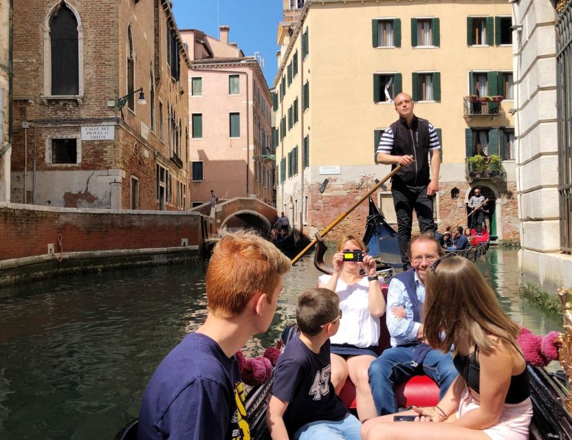 Venice: Doge's Palace Guided-Tour & Gondola Ride - Gondola ride timing: what to expect on the water