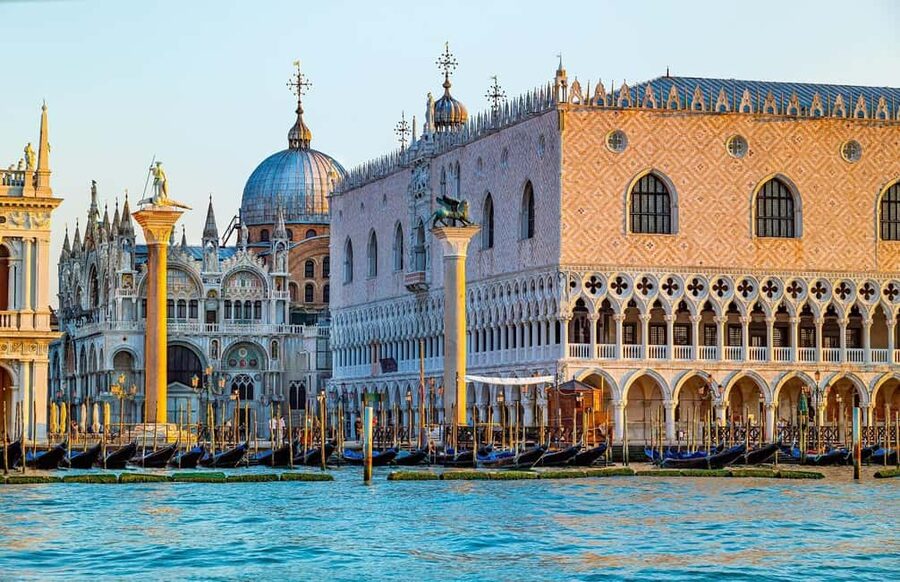 Venice: Doge's Palace Guided Tour with Optional Gondola Ride - Sticking with the palace (or switching to Correr Museum) after the big hits