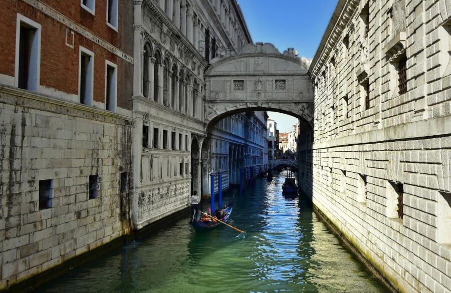 Venice: Doge's Palace Guided Tour with Optional Gondola Ride - The optional 30-minute gondola ride: worth it, not overhyped