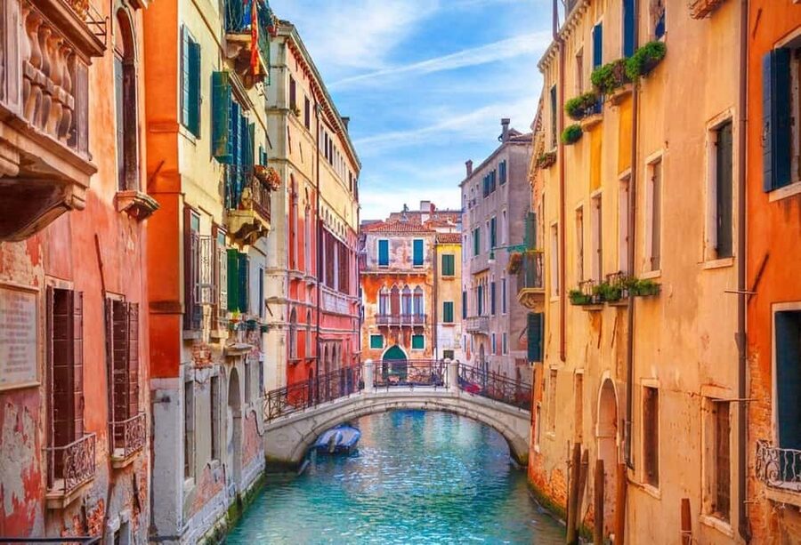 Venice Essential: Doge’s Palace, Prisons & Gondola option - Key highlights at a glance