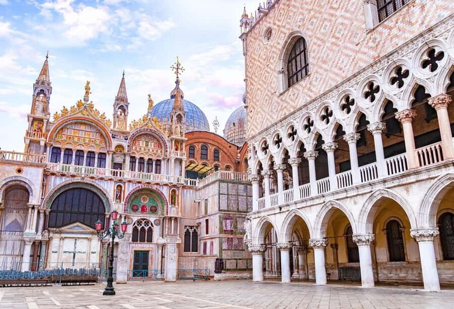 Venice Essential: Doge’s Palace, Prisons & Gondola option - From grand halls to Bridge of Sighs and the prisons