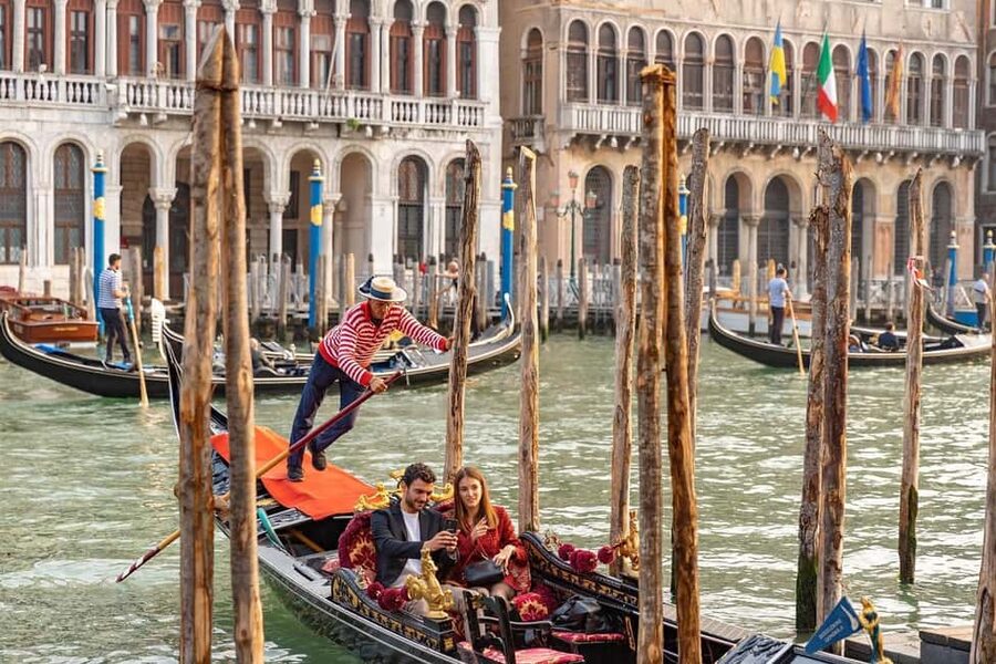 Venice: Gondola Ride Along Grand Canal and Hidden Corners - Grand Canal Highlights: Santa Maria della Salute and Ca’ Dario Palace