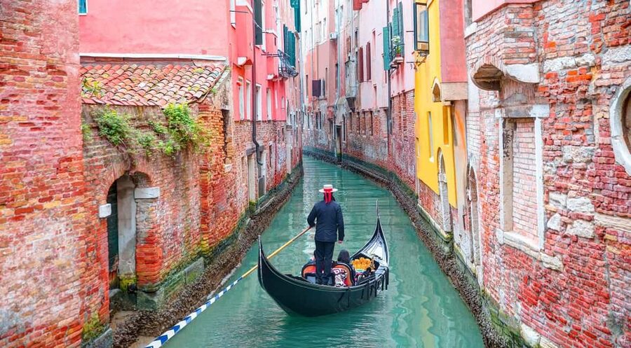 Venice: Gondola Ride Along Grand Canal and Hidden Corners - Pricing and Value: Does $76 Per Person Make Sense?