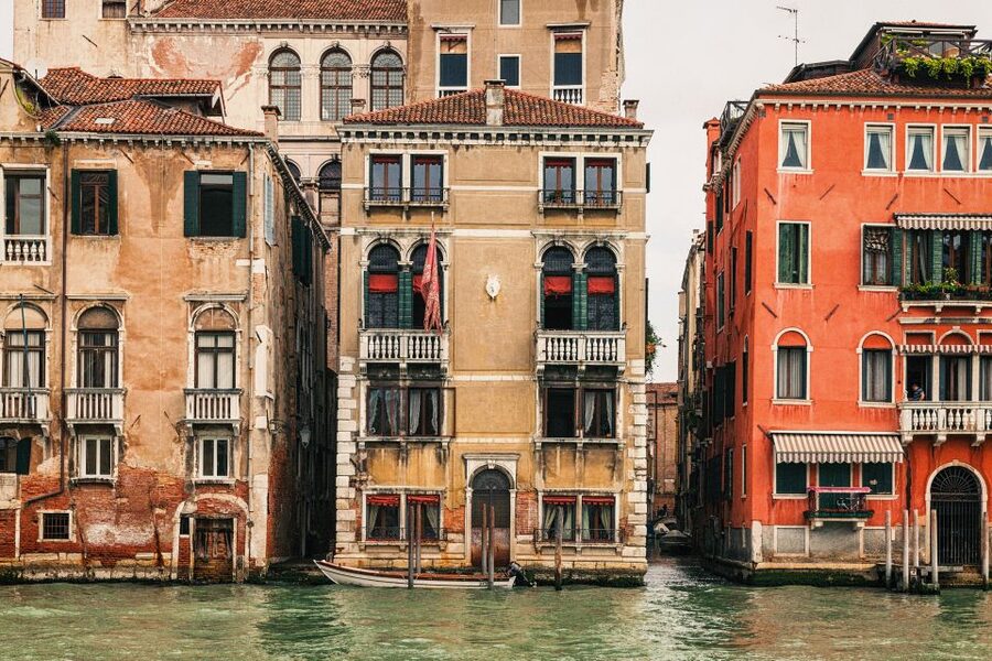 Venice: Gondola Ride and a Gala Dinner in a Venetian Palace - Private gondola on the Grand Canal: what 2.5 hours really means