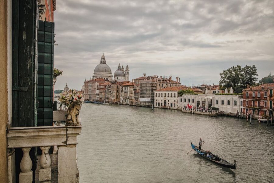 Venice: Gondola Ride and a Gala Dinner in a Venetian Palace - Getting started: Museo dell’Accademia and hotel pickup around San Marco or Rialto