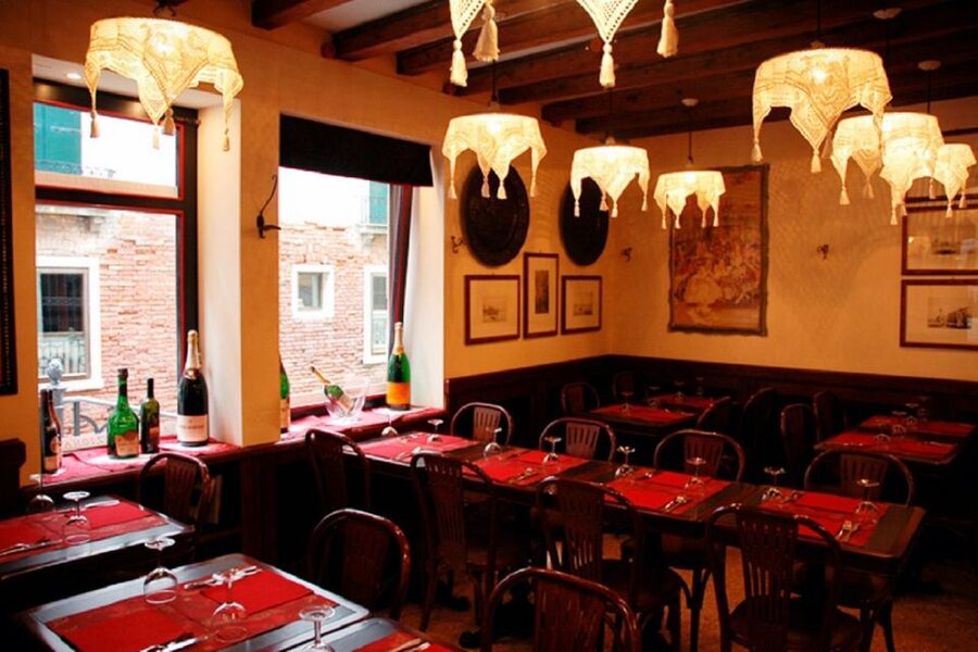 Venice: Gondola Ride and Dinner Experience - 30 Minutes on the Water: Private Canals, Quiet Photo Angles, No Commentary