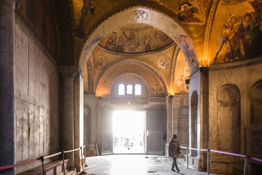 Venice: Gondola Ride & Guided Tour of St. Mark's Basilica - Key highlights at a glance