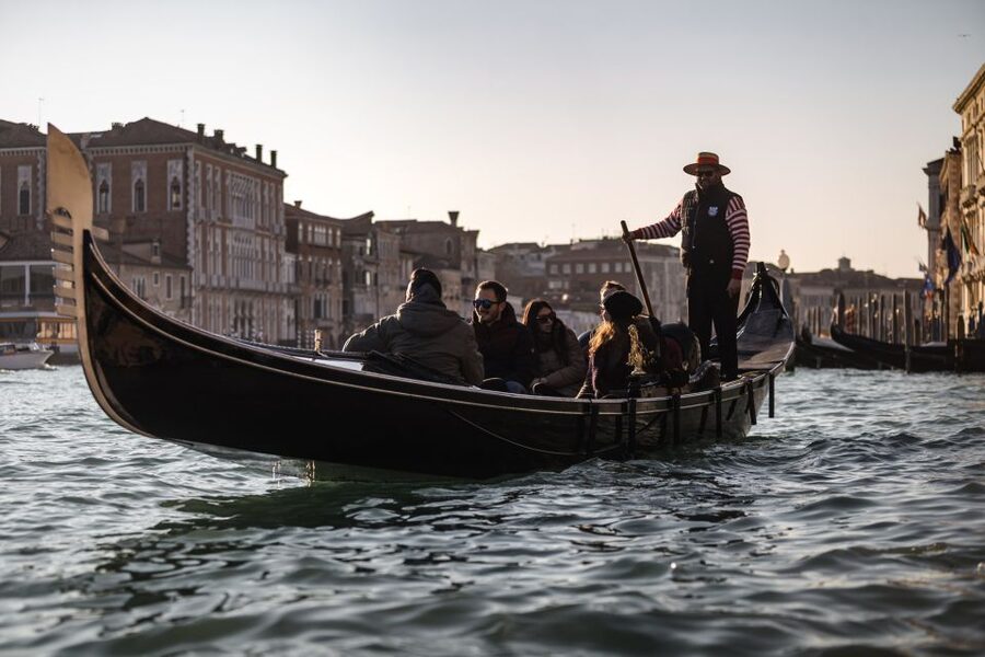 Venice: Gondola Ride & Guided Tour of St. Mark's Basilica - Skip-the-line at St. Mark’s Basilica: what you’ll actually see