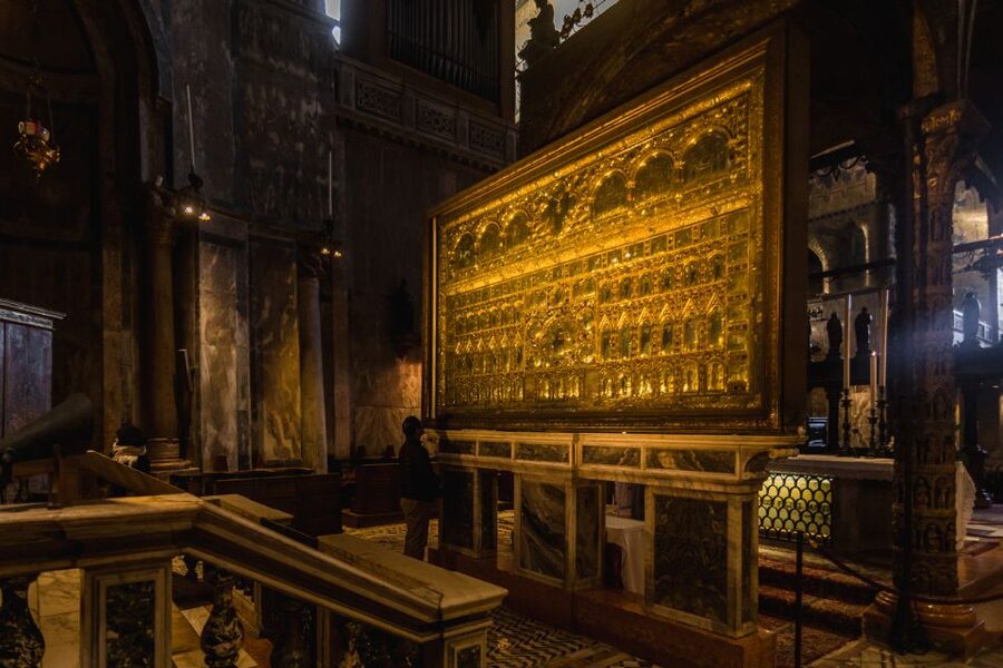 Venice: Gondola Ride & Guided Tour of St. Mark's Basilica - Gondola ride on the Grand Canal: landmarks from your seat