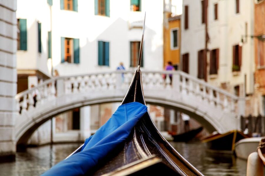 Venice: Gondola Ride with Live Guide or Audio Guide - Boarding Reality: How the 30 Minutes Feel on Water