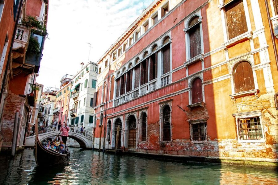 Venice: Gondola Ride with Live Guide or Audio Guide - Meeting Point Tips That Save Your Sanity