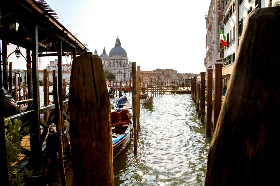 Venice: Gondola Ride with Live Guide or Audio Guide - The Short Walking/Intro Time: More Than Just Waiting