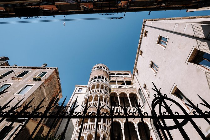 Venice Gondola ride with Skip the Line Doge's Palace tour - Meeting Points and Practical Logistics (So You Don’t Lose Time)