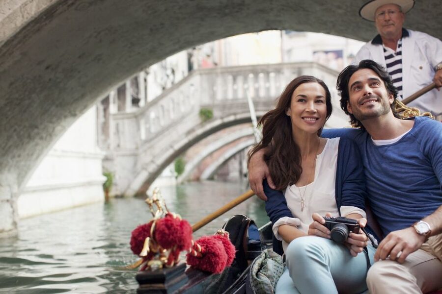 Venice: Grand Canal by Gondola with Live Commentary - What this gondola experience really delivers in Venice