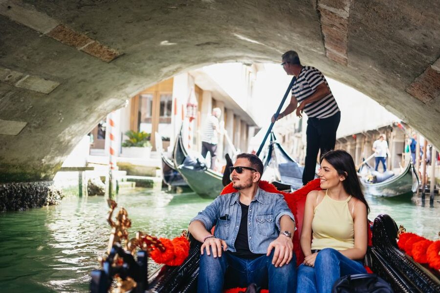 Venice: Grand Canal Gondola Ride with App Commentary - Who This Ride Fits Best (and Who Might Prefer Private)