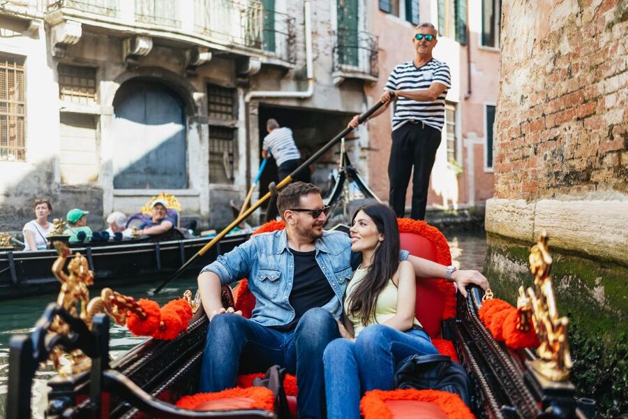 Venice: Grand Canal Gondola Ride with App Commentary - Price and Value: Why This Shared Gondola Costs Much Less